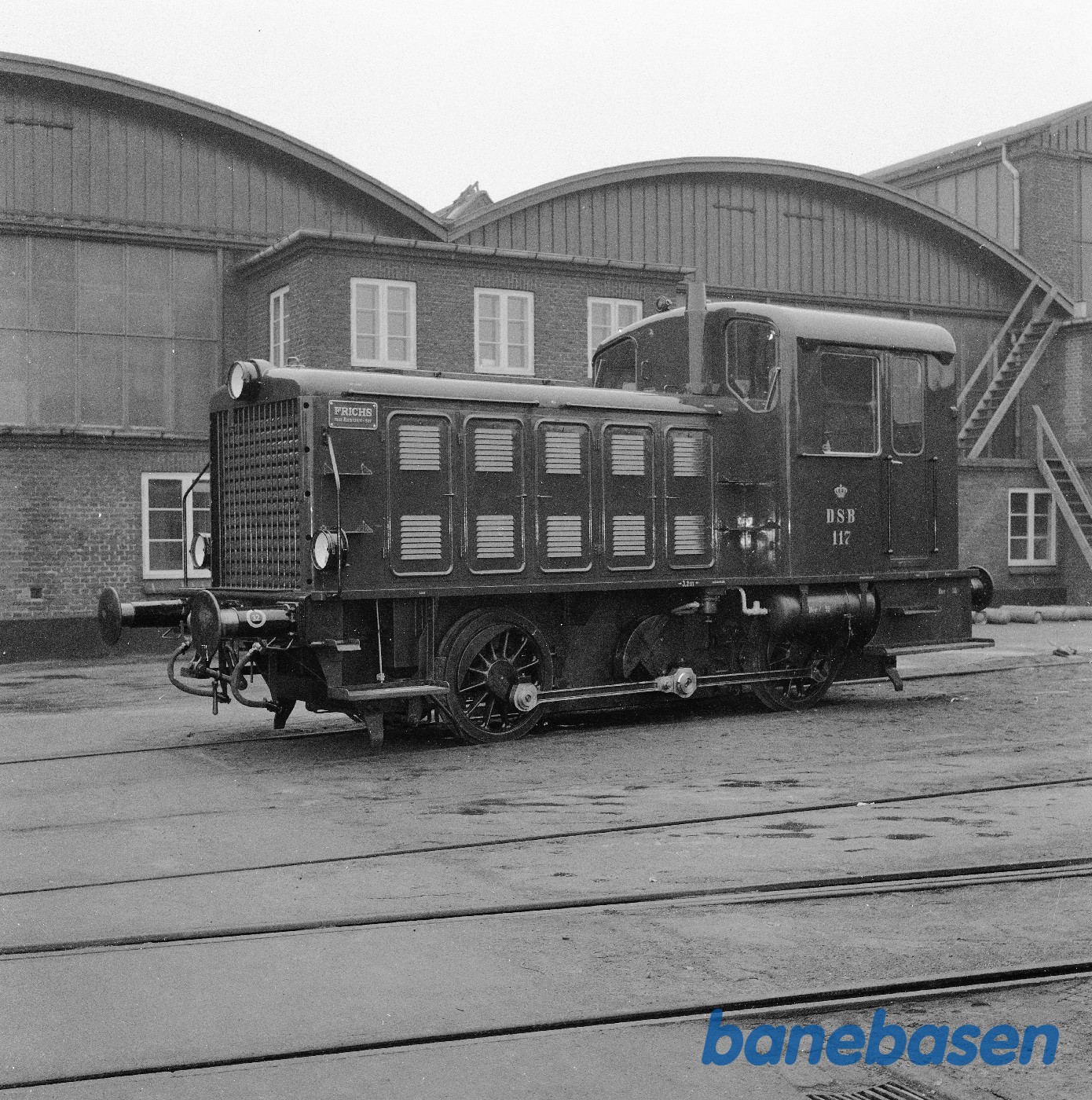 170 HK tractor i fabriksgård 170 HK tractor i fabriksgård