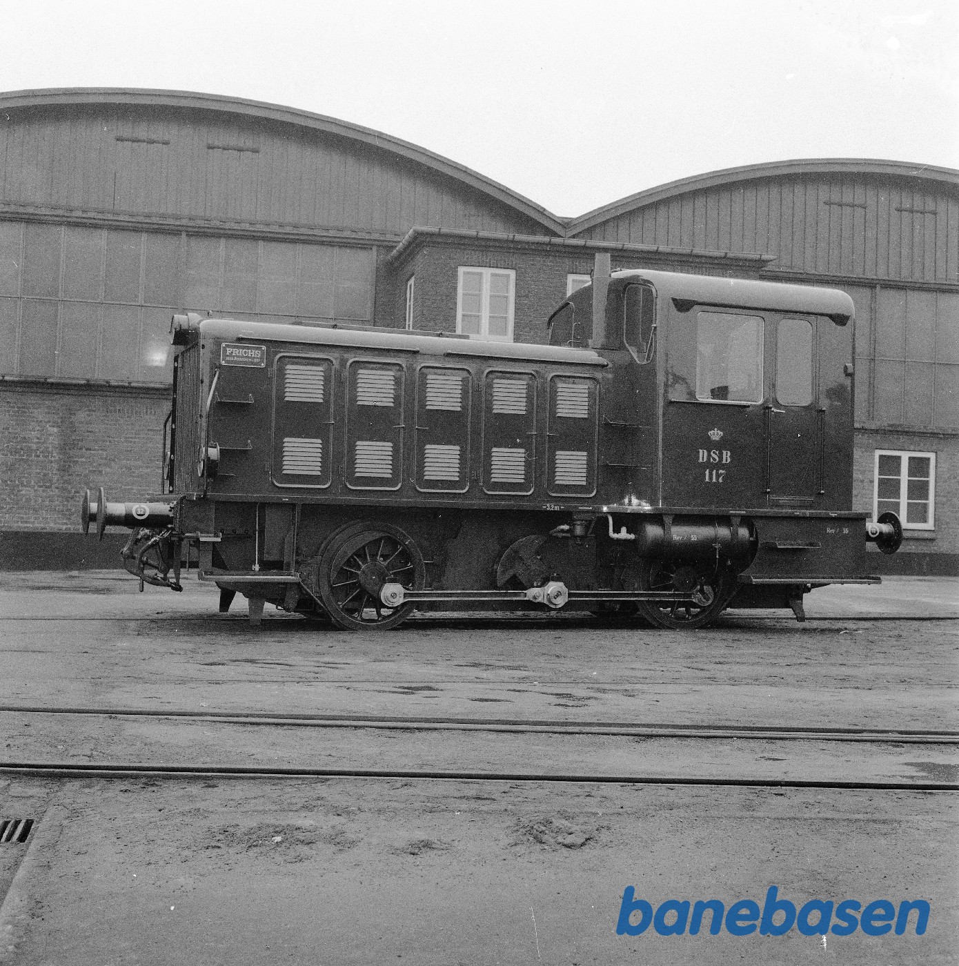 170 HK tractor i fabriksgård 170 HK tractor i fabriksgård