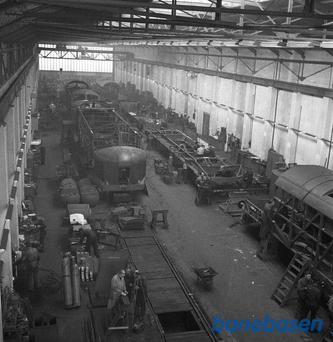 Interiør i værksted med bygning af My 12xx Interiør i værksted med bygning af My 12xx