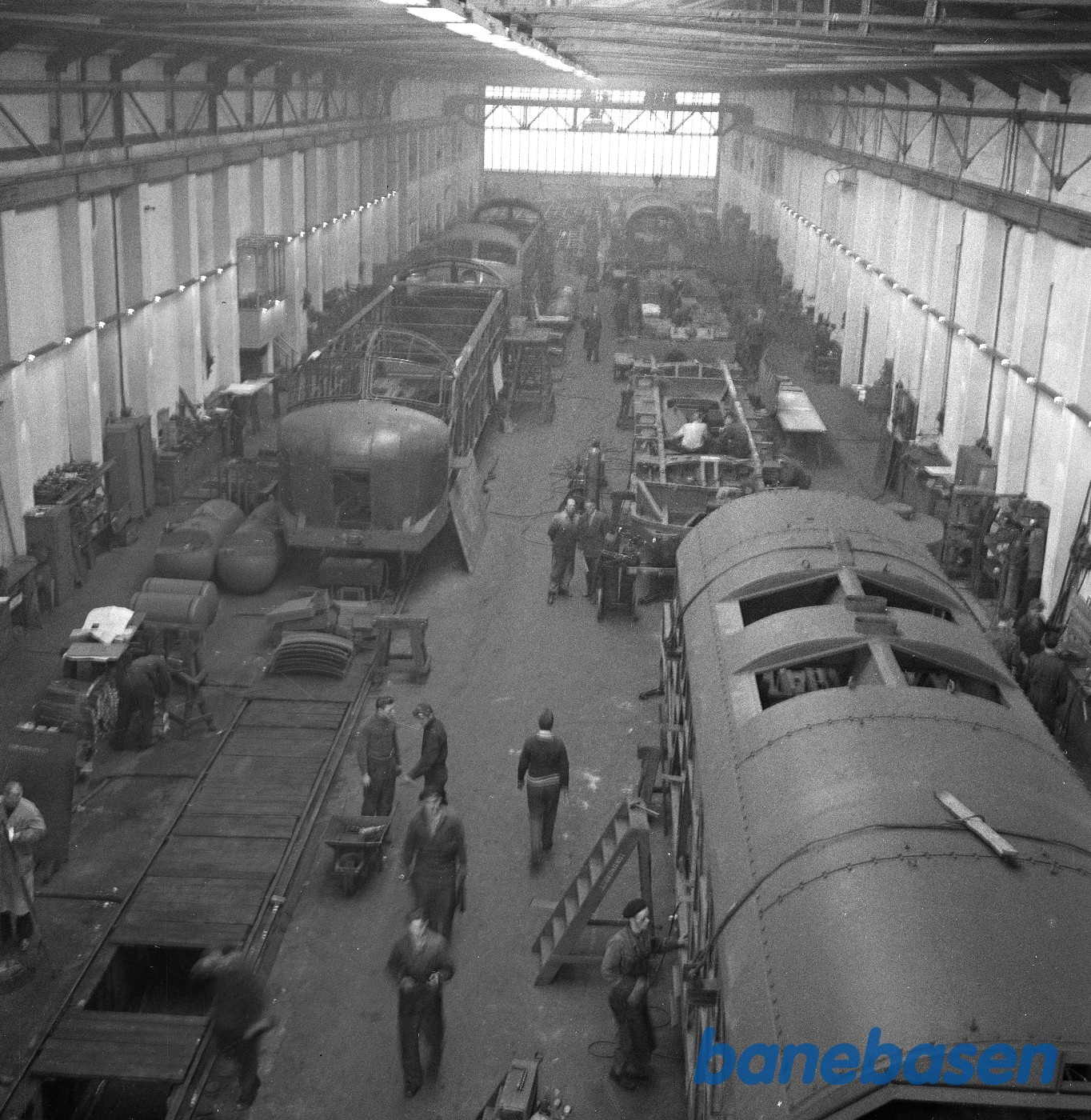 Interiør i værksted med bygning af My 12xx Interiør i værksted med bygning af My 12xx