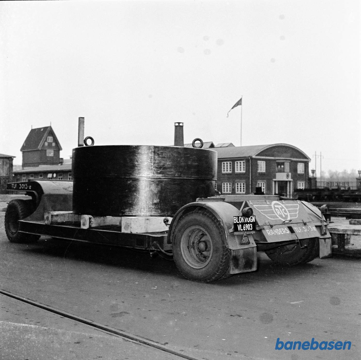 Transport af nogle ukendte dele på lastbil