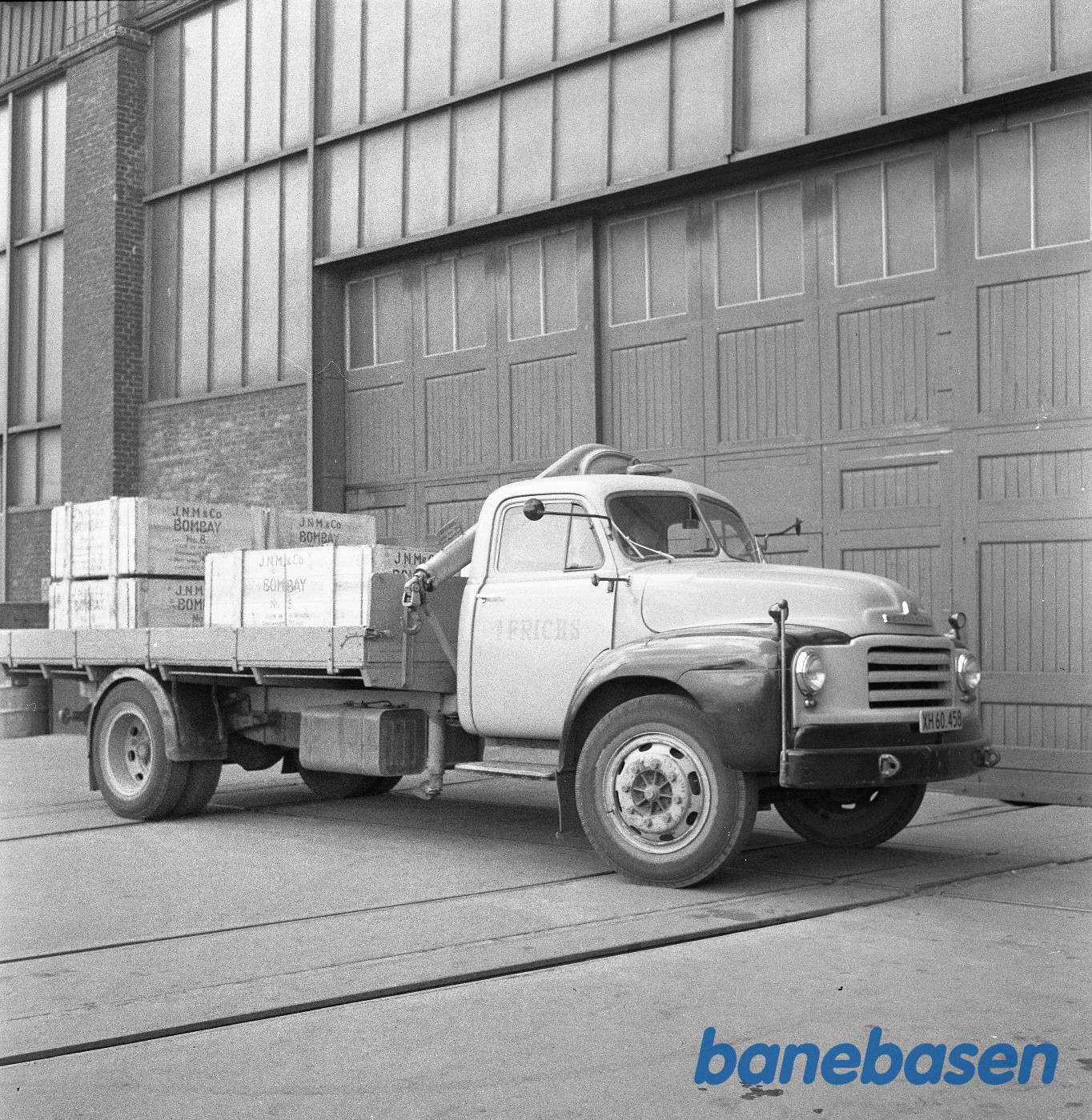 Lastbil læsset med kasser Lastbil læsset med kasser