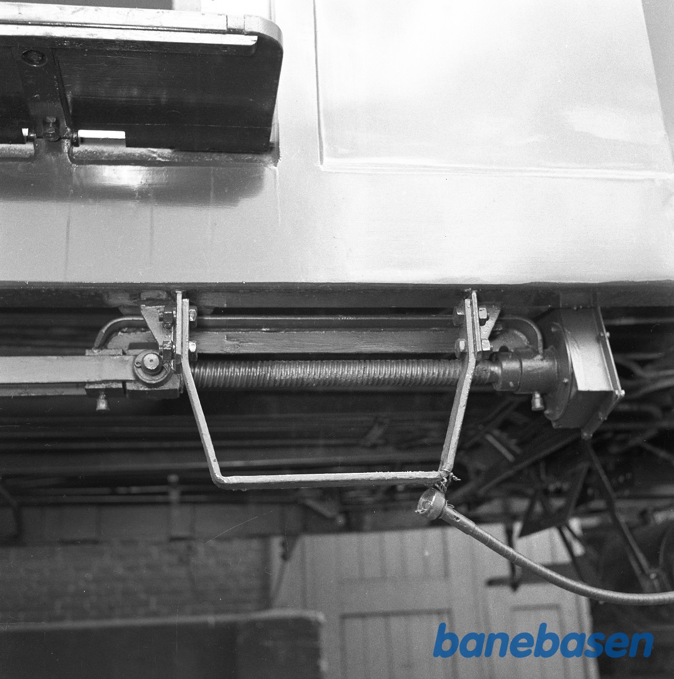 Nærtrafikvogn i værkstedet. Undervognsdele Nærtrafikvogn i værkstedet. Undervognsdele