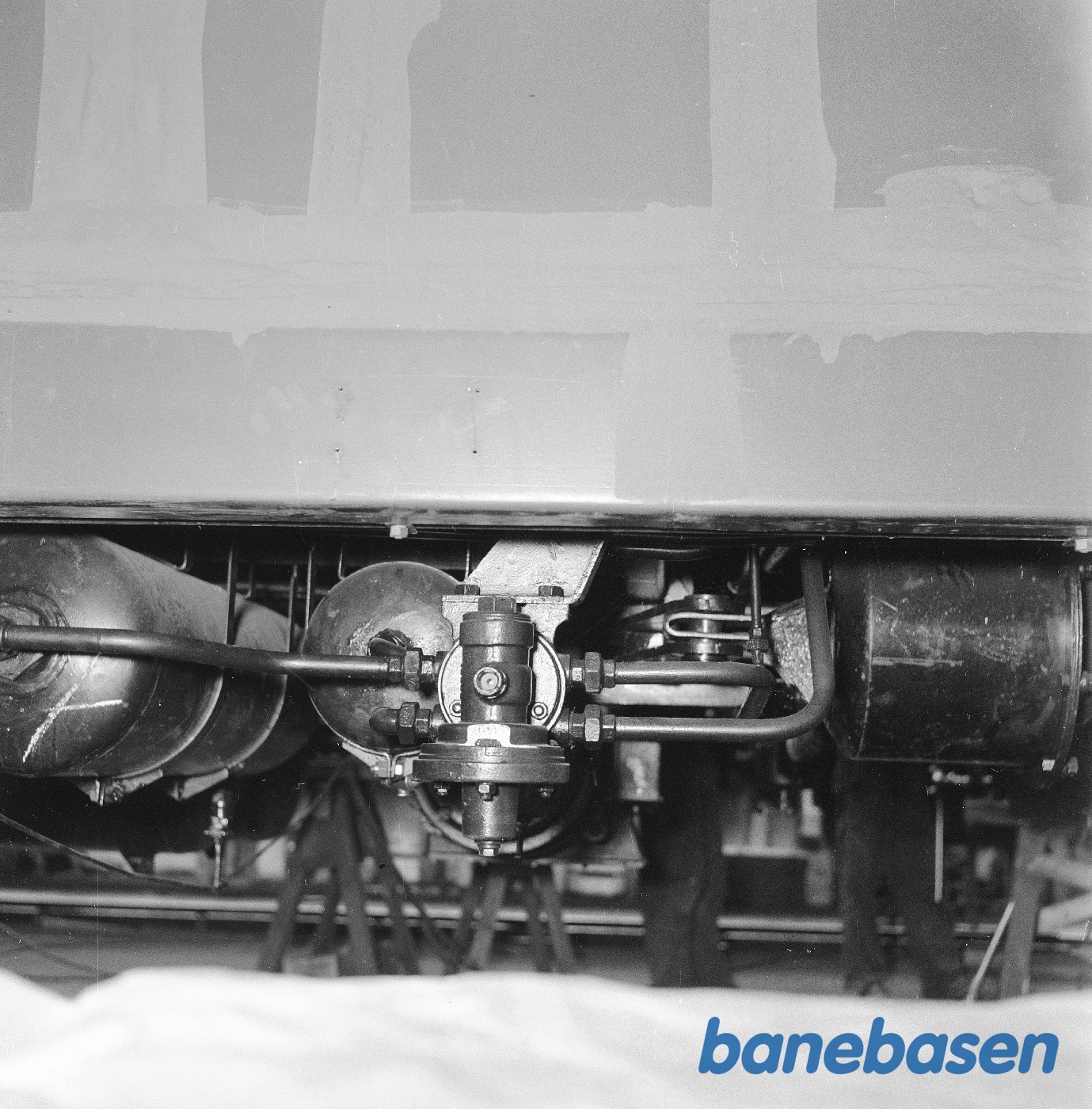 Nærtrafikvogn i værkstedet. Undervognsdele Nærtrafikvogn i værkstedet. Undervognsdele