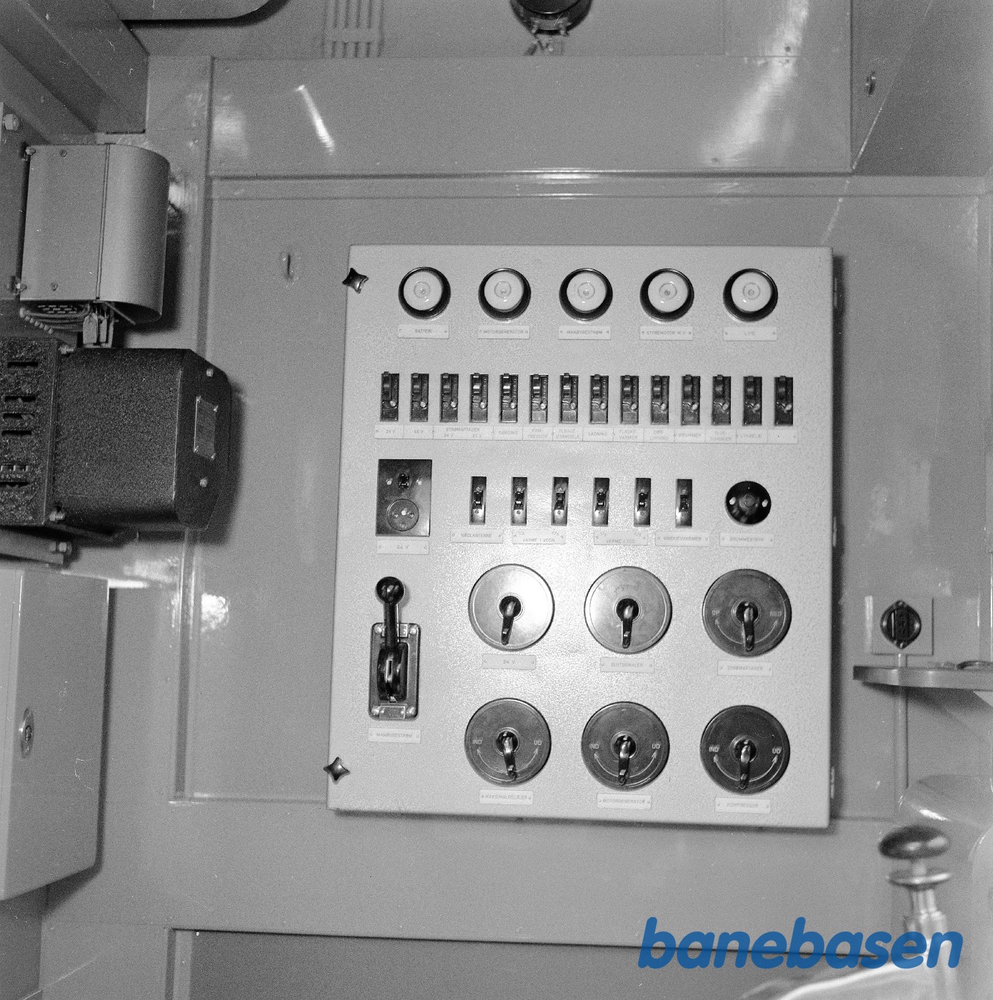 Nærtrafikvogn i gården. Apparatskabe Nærtrafikvogn i gården. Apparatskabe