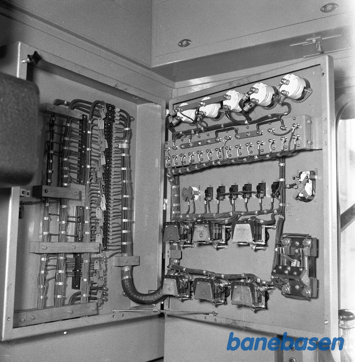 Nærtrafikvogn i gården. Apparatskabe Nærtrafikvogn i gården. Apparatskabe