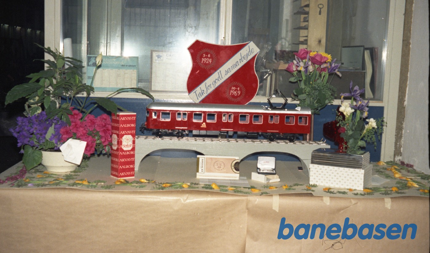 Hele serien hedder Ing. Hougaard afsked med Frichs Hele serien hedder Ing. Hougaard afsked med Frichs