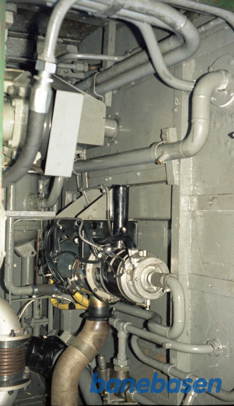 Farveoptagelse af motorrum i MT 154 Farveoptagelse af motorrum i MT 154