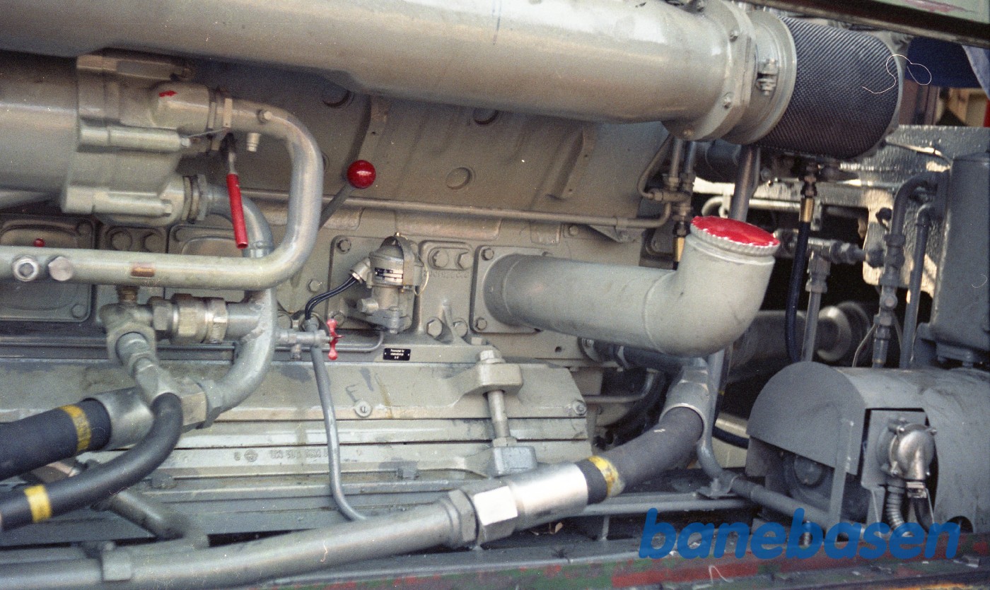 Farveoptagelse af motorrum i MT 154 Farveoptagelse af motorrum i MT 154