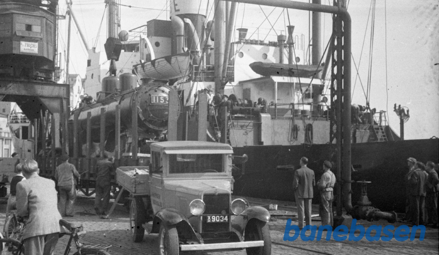 Indladning af TK 3 loko til Finland fra Havnen i Aarhus Indladning af TK 3 loko til Finland fra Havnen i Aarhus
