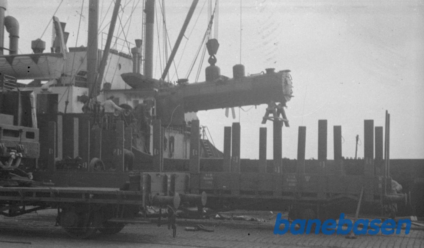 Indladning af TK 3 loko til Finland fra Havnen i Aarhus Indladning af TK 3 loko til Finland fra Havnen i Aarhus