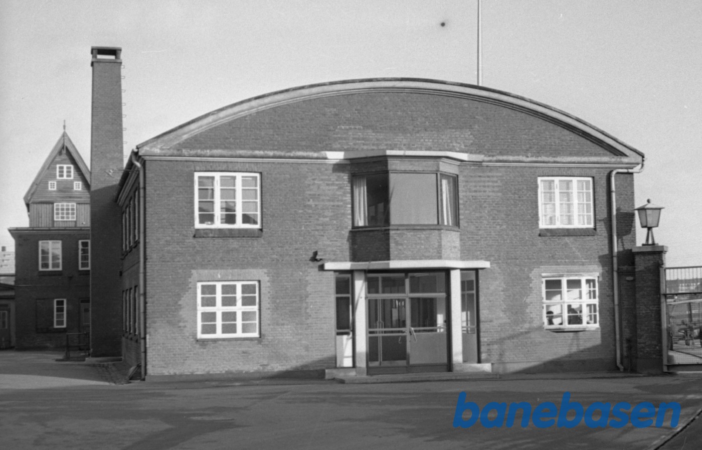 Fabrikken og omgivelserne omkring den Fabrikken og omgivelserne omkring den