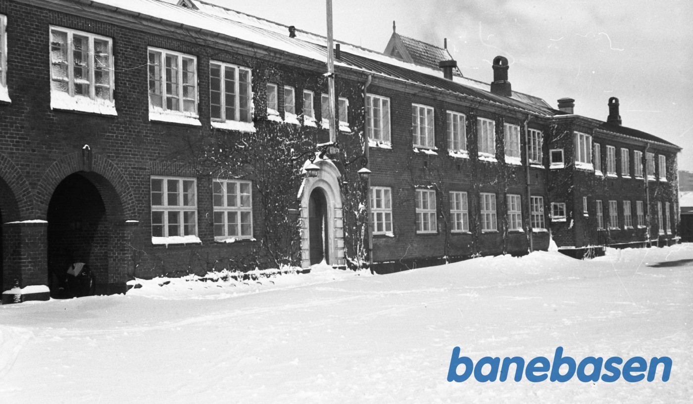 Fabrikken og omgivelserne omkring den Fabrikken og omgivelserne omkring den