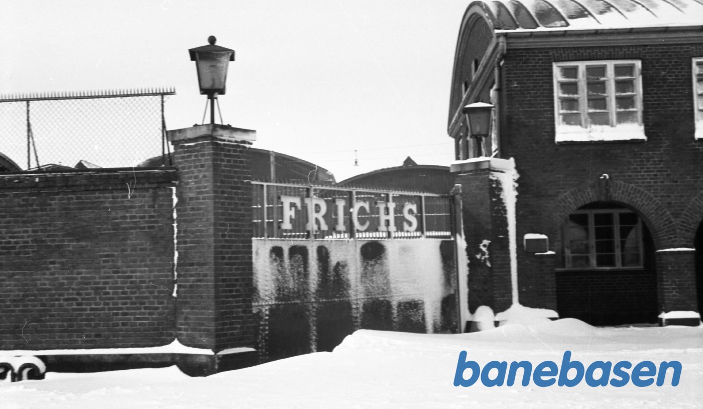 Fabrikken og omgivelserne omkring den Fabrikken og omgivelserne omkring den