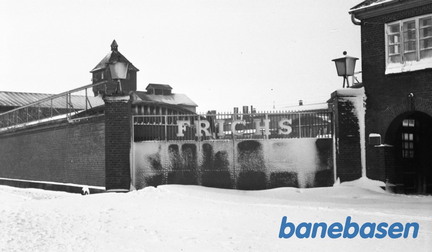 Fabrikken og omgivelserne omkring den Fabrikken og omgivelserne omkring den