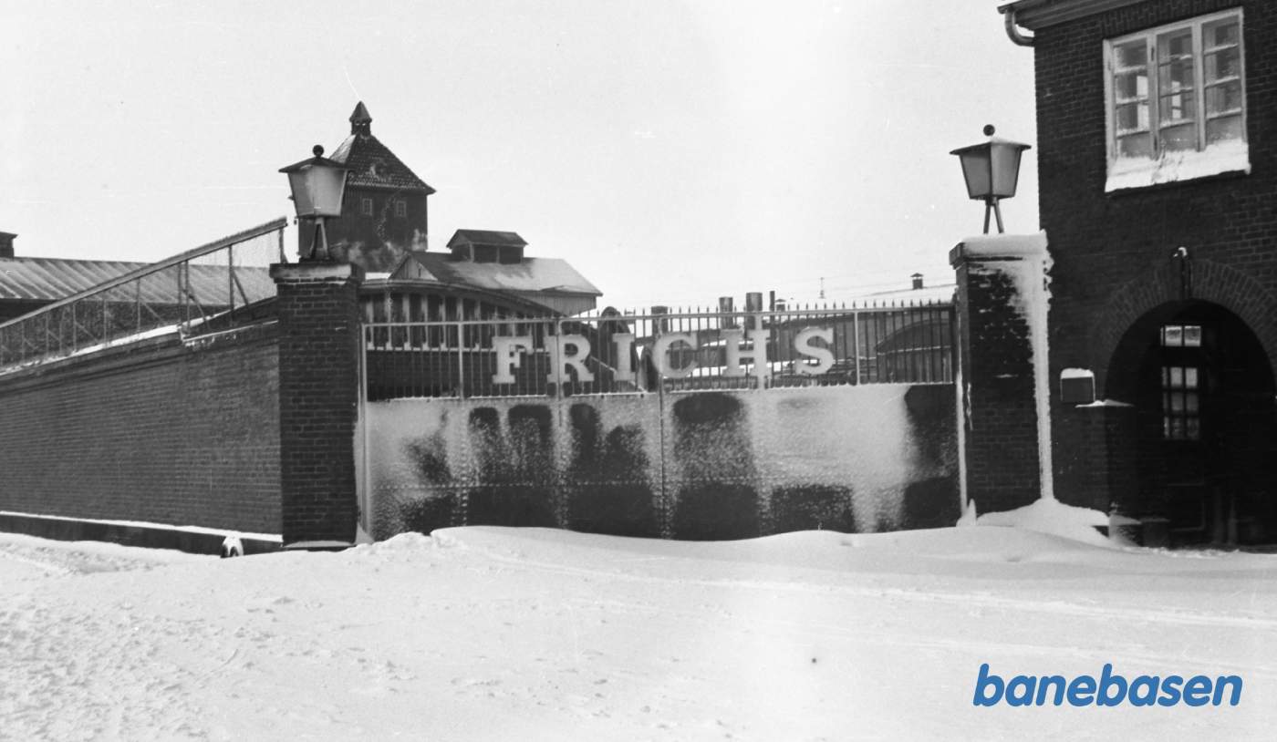 Fabrikken og omgivelserne omkring den Fabrikken og omgivelserne omkring den