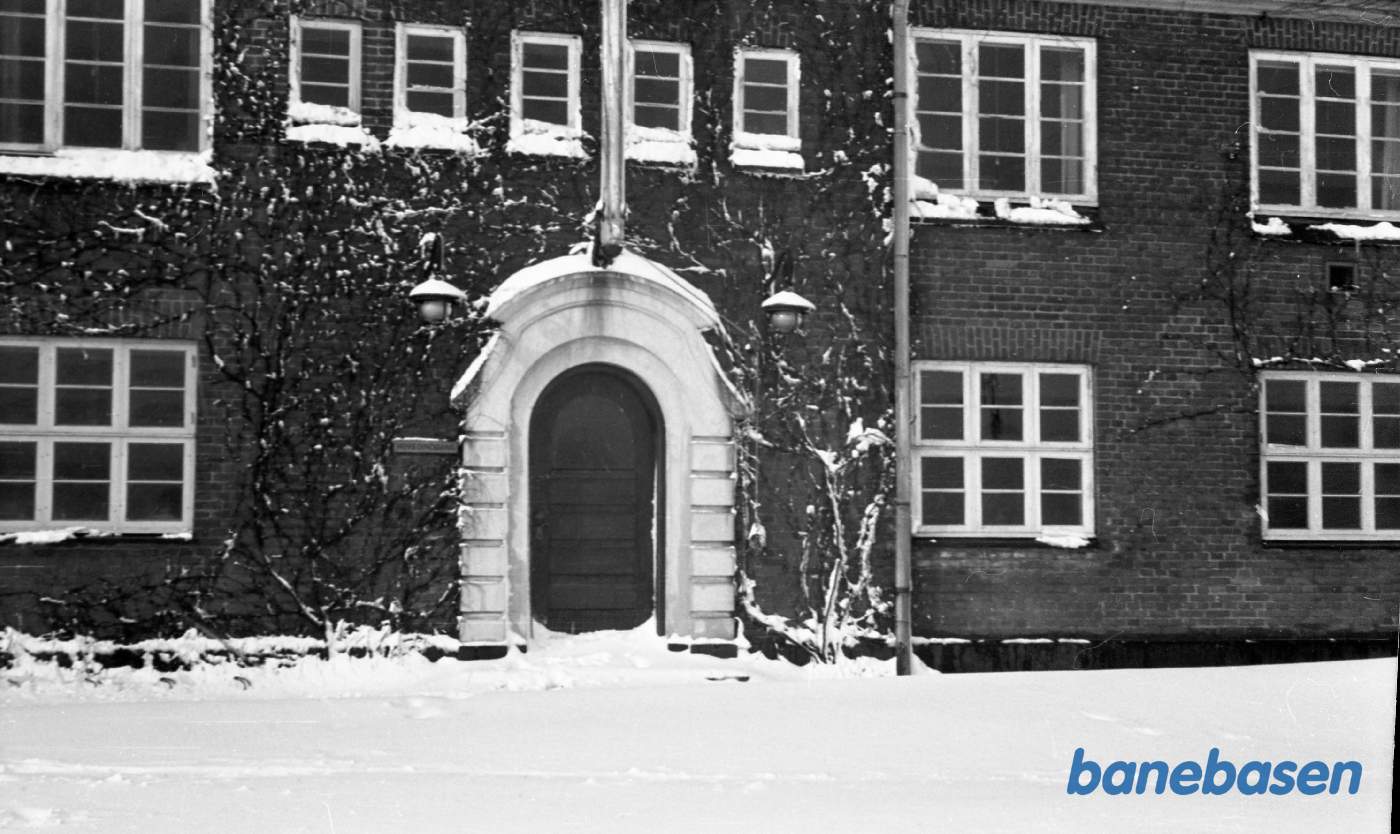 Fabrikken og omgivelserne omkring den Fabrikken og omgivelserne omkring den