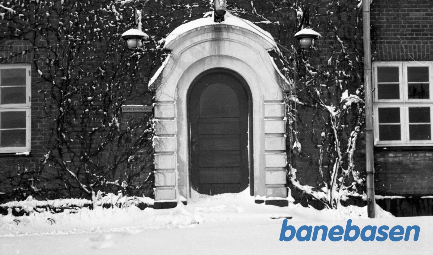 Fabrikken og omgivelserne omkring den Fabrikken og omgivelserne omkring den