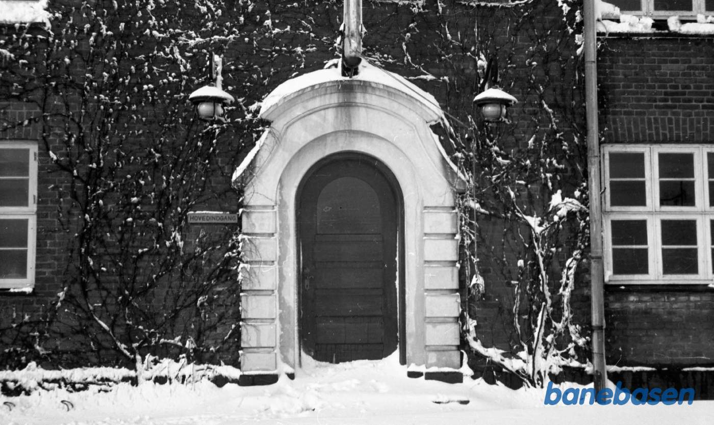 Fabrikken og omgivelserne omkring den Fabrikken og omgivelserne omkring den