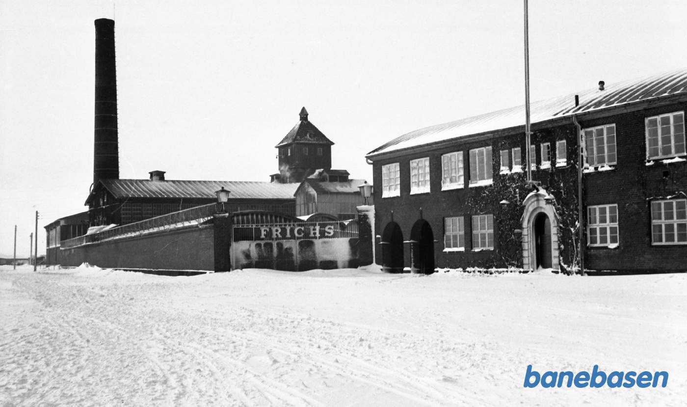 Fabrikken og omgivelserne omkring den Fabrikken og omgivelserne omkring den