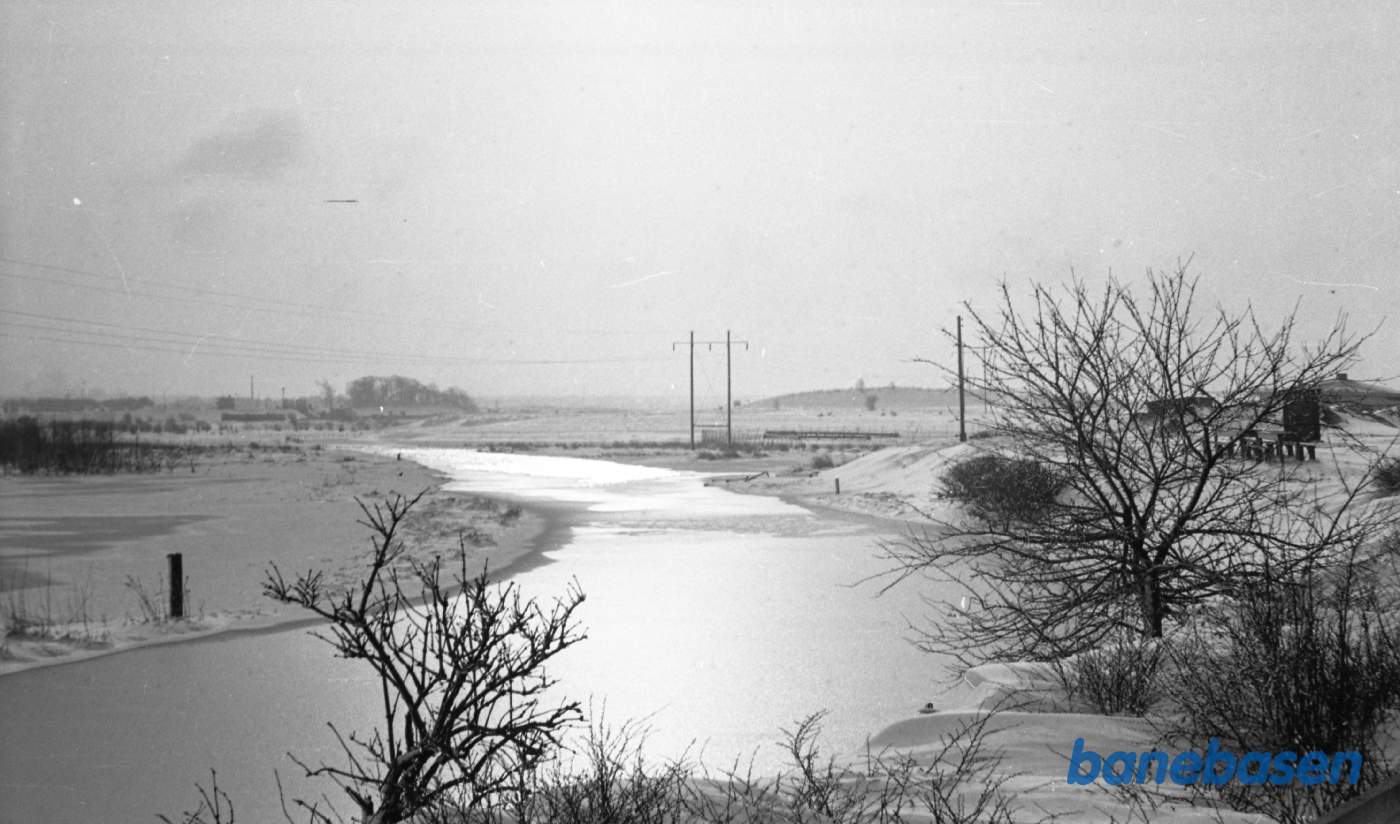 Fabrikken og omgivelserne omkring den Fabrikken og omgivelserne omkring den