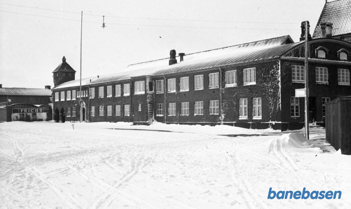Fabrikken og omgivelserne omkring den Fabrikken og omgivelserne omkring den