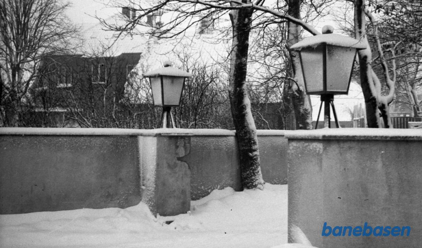 Indgangen til Direktørboligen i snevejr