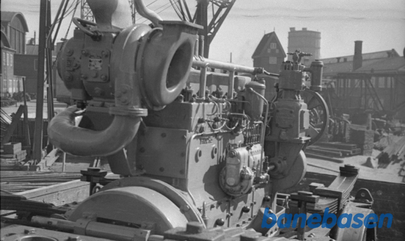 Maskinbogie læsset på godsvogn Maskinbogie læsset på godsvogn