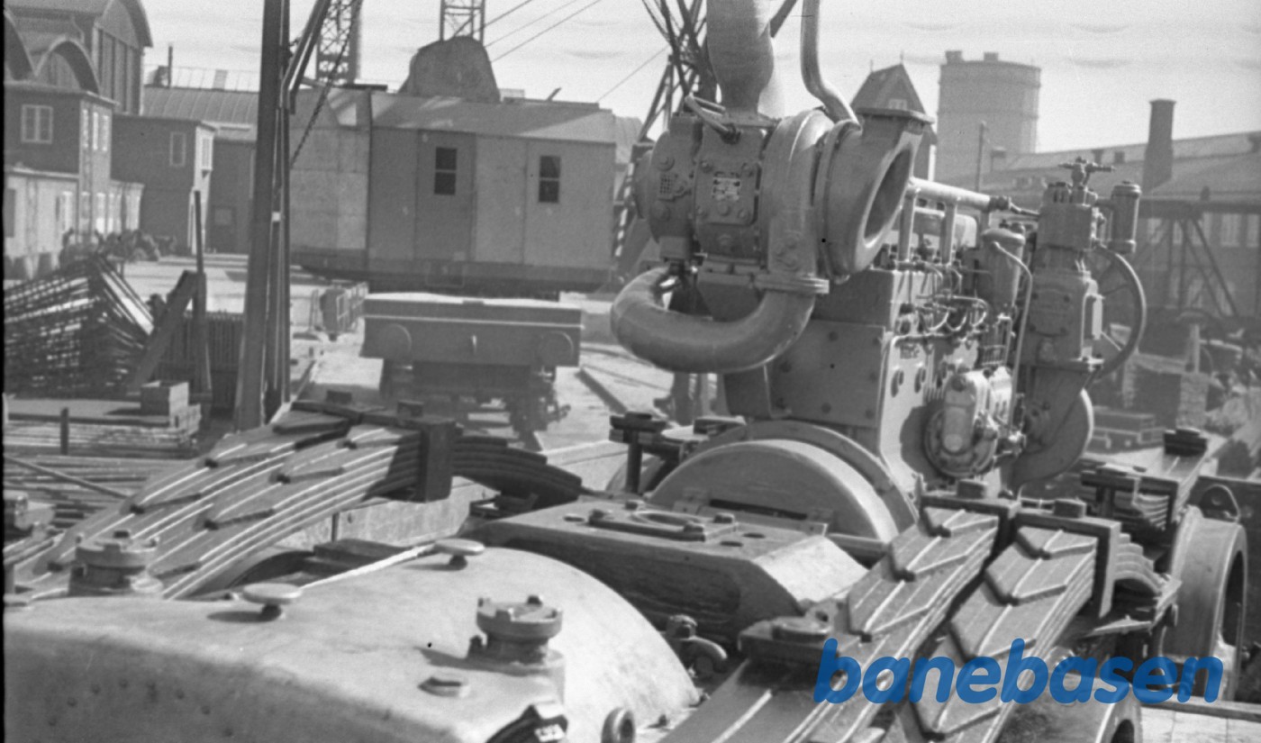 Maskinbogie læsset på godsvogn Maskinbogie læsset på godsvogn