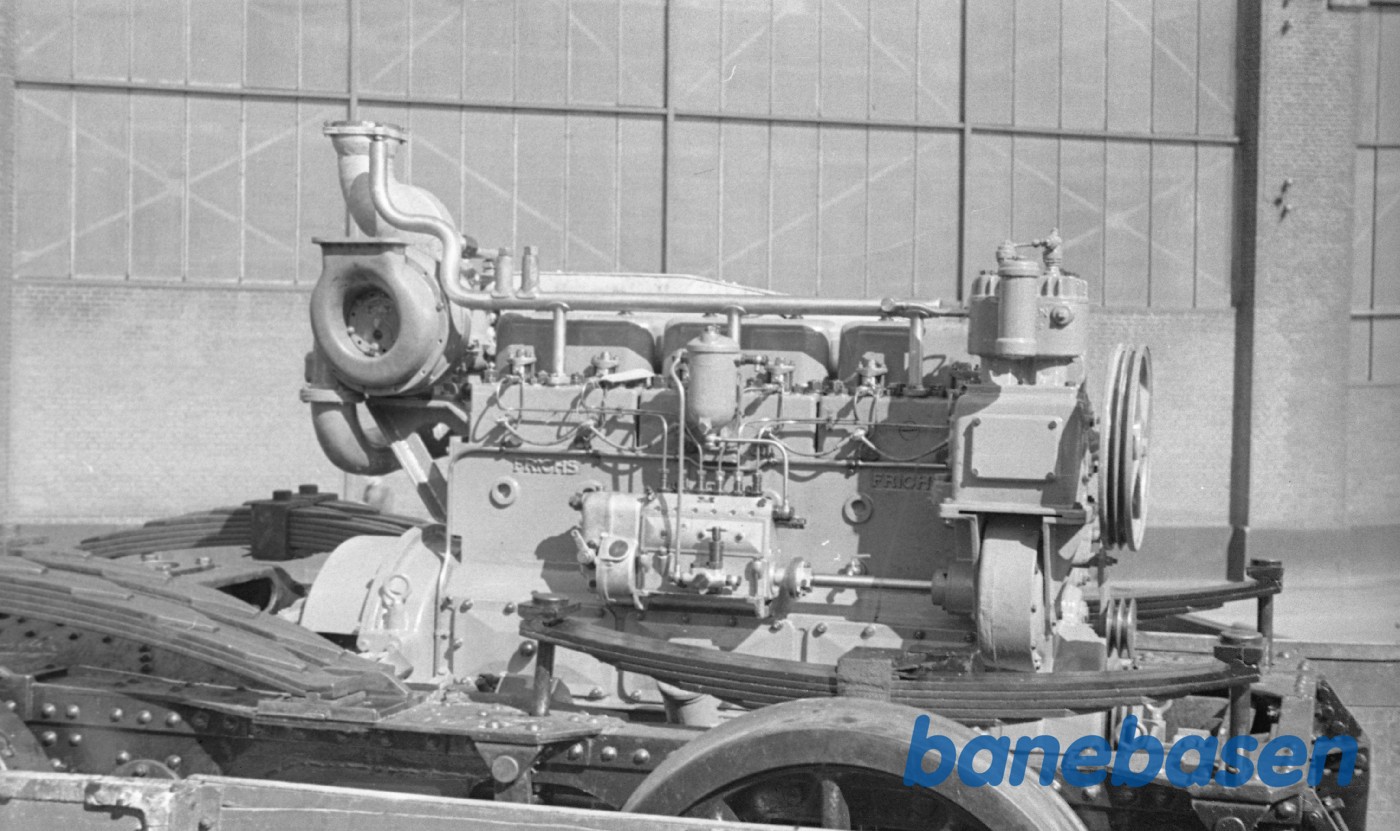 Maskinbogie på pladsen foran fabrikken Maskinbogie på pladsen foran fabrikken