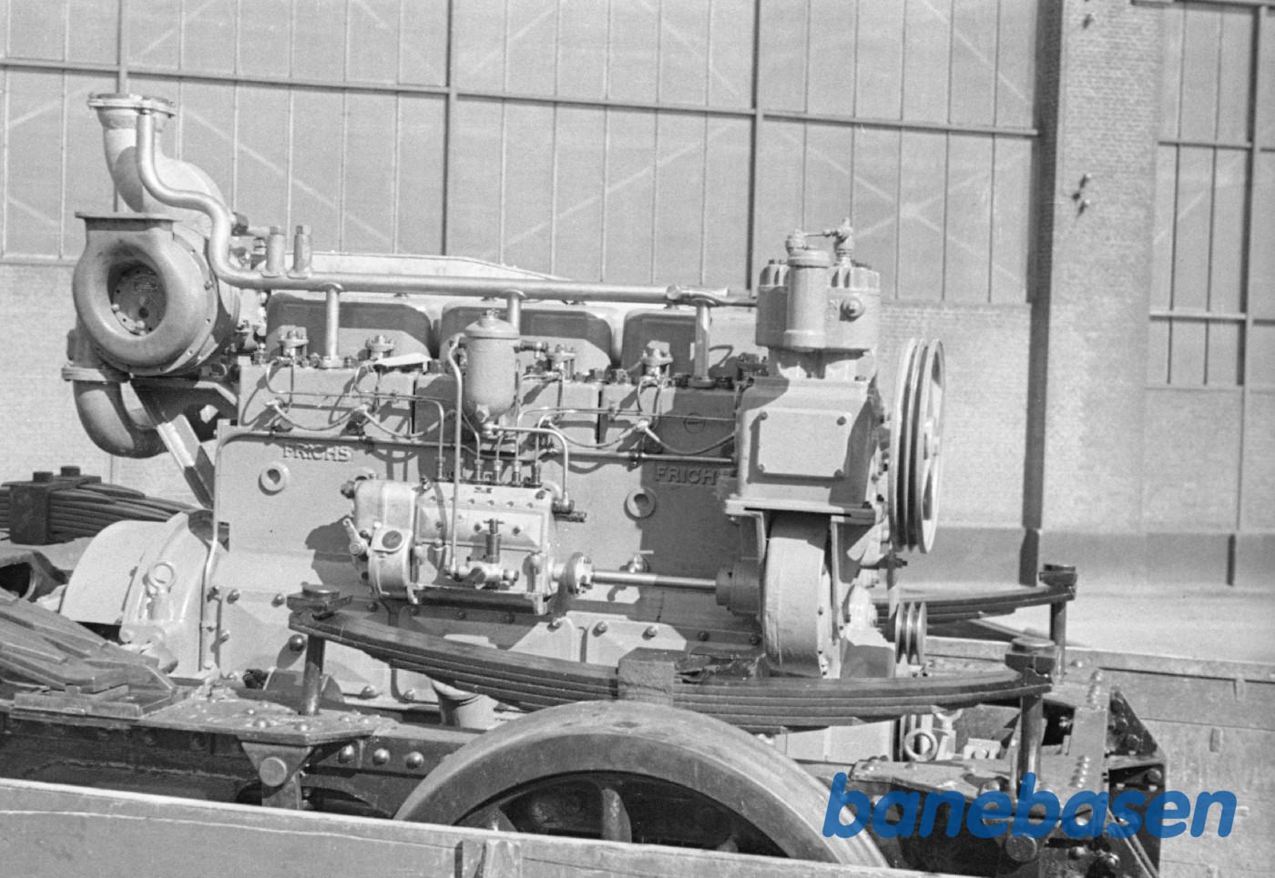 Maskinbogie på pladsen foran fabrikken Maskinbogie på pladsen foran fabrikken