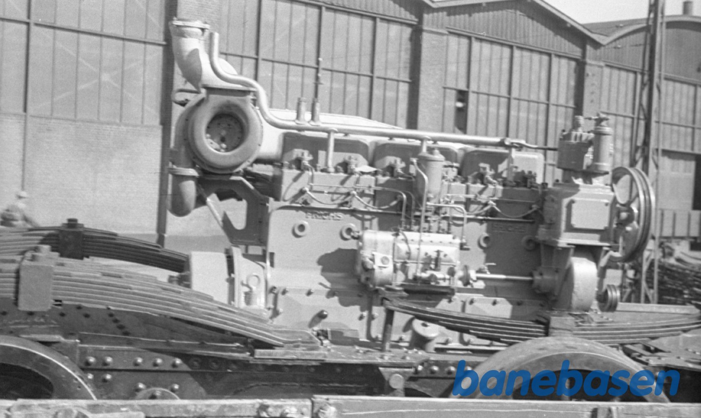 Maskinbogie på pladsen foran fabrikken Maskinbogie på pladsen foran fabrikken