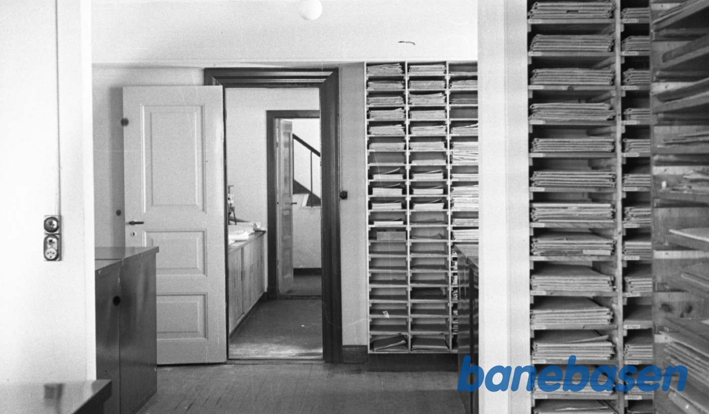 Interiør fra ombygningen. Arkivrum / kontor Interiør fra ombygningen. Arkivrum / kontor