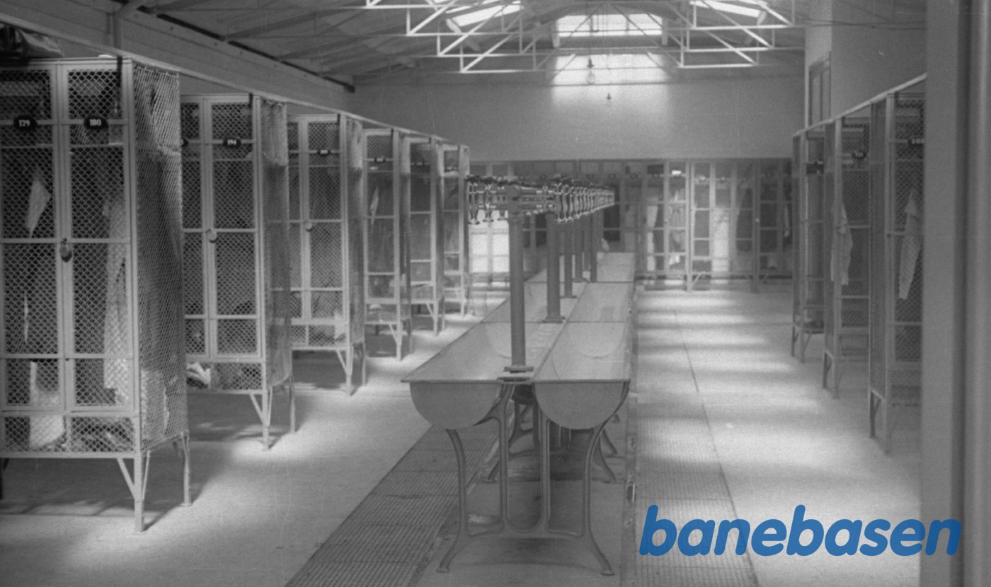 Garderobeskab og vask Garderobeskab og vask