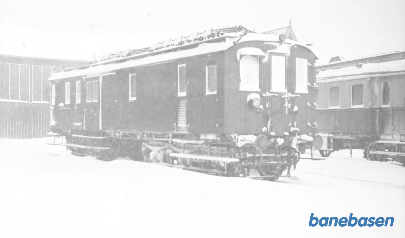 Maybachvogn og Dieselloko i snevejr Maybachvogn og Dieselloko i snevejr