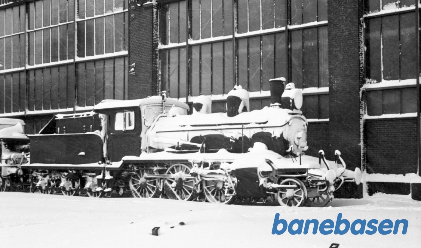 Damplokomotiv nr 175 i snevejr Damplokomotiv nr 175 i snevejr