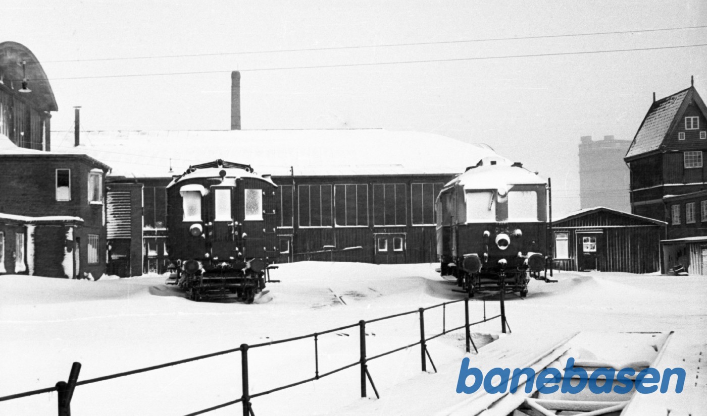 Maybachvogn og Diesellok i snevejr Maybachvogn og Diesellok i snevejr