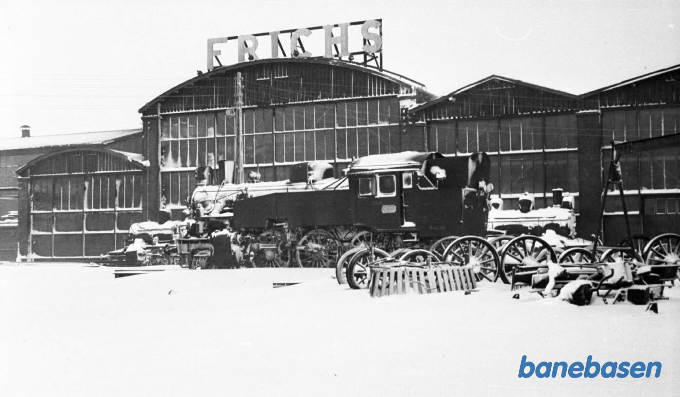 lok 334 udenfor i snevejr lok 334 udenfor i snevejr