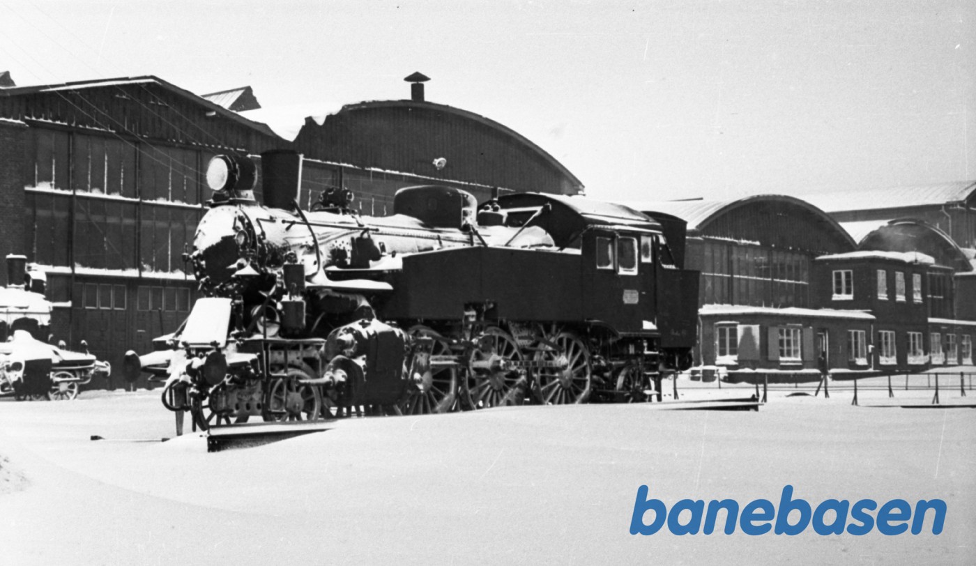 lok 334 udenfor i snevejr lok 334 udenfor i snevejr