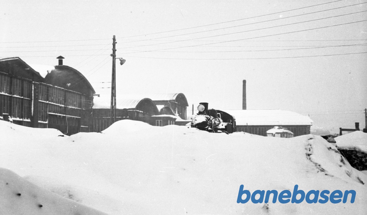 lok 334 udenfor i snevejr lok 334 udenfor i snevejr