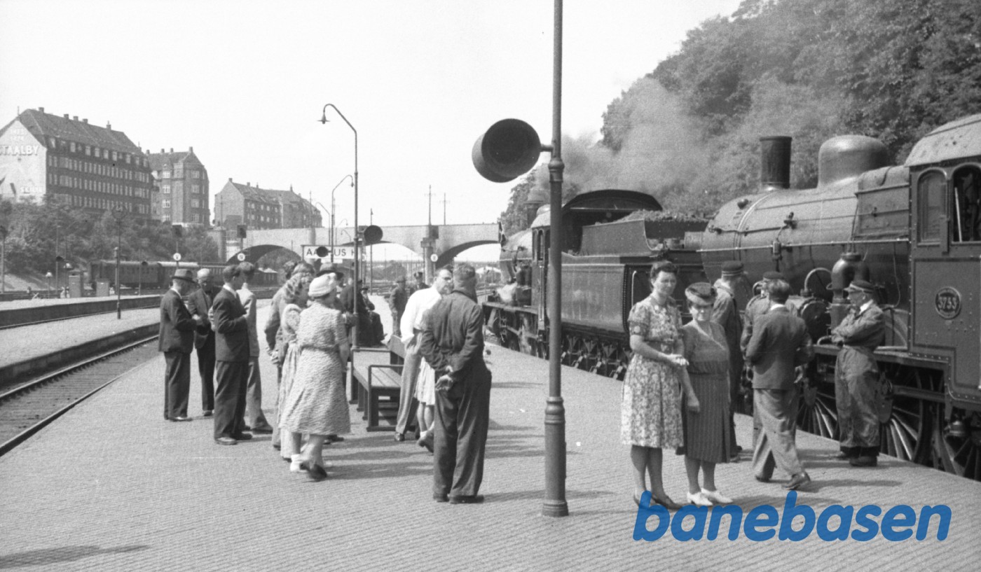 2 Hollandske damplokomotiver på vej hjem. Aarhus H 2 Hollandske damplokomotiver på vej hjem. Aarhus H