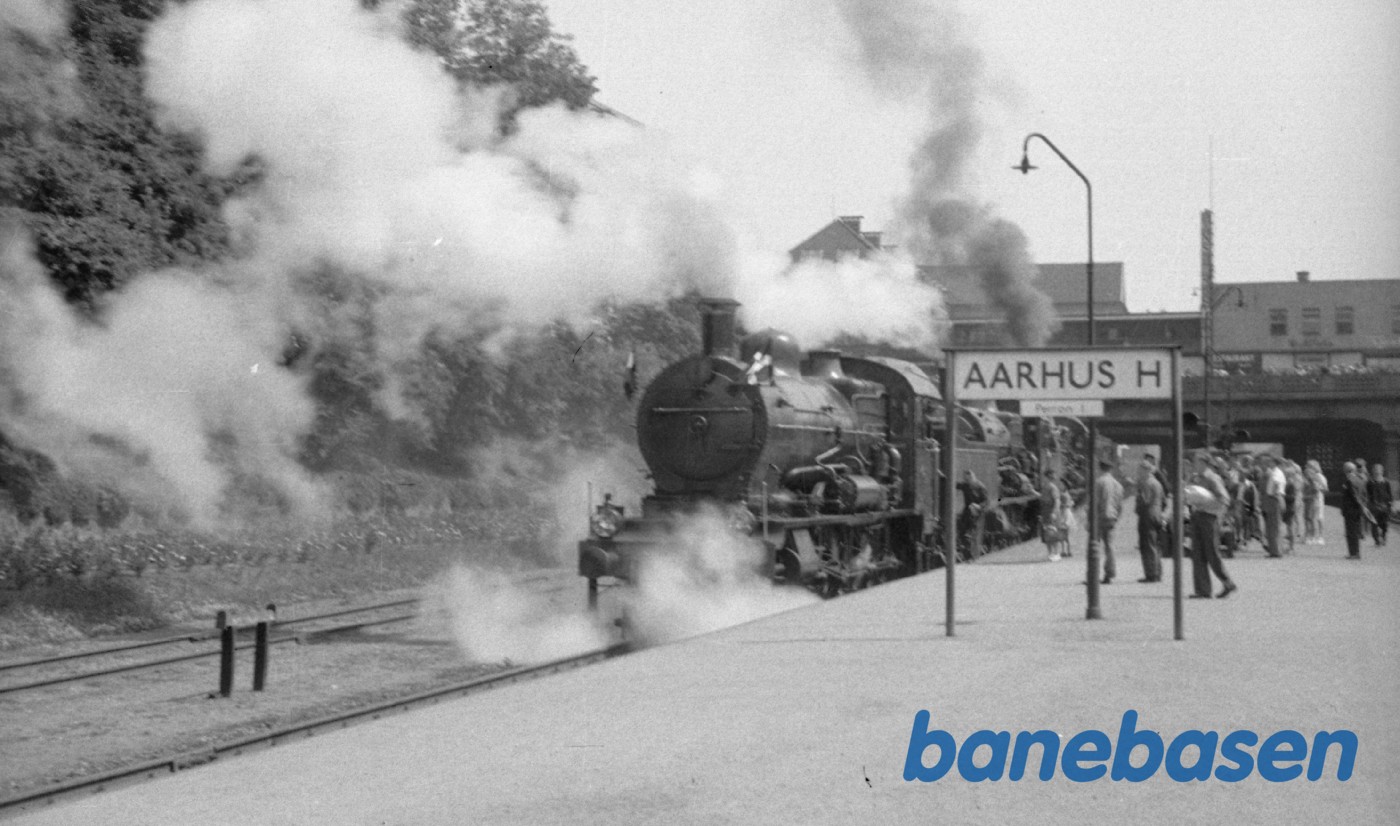 3 Hollandske damplokomotiver på vej hjem. Aarhus H 3 Hollandske damplokomotiver på vej hjem. Aarhus H