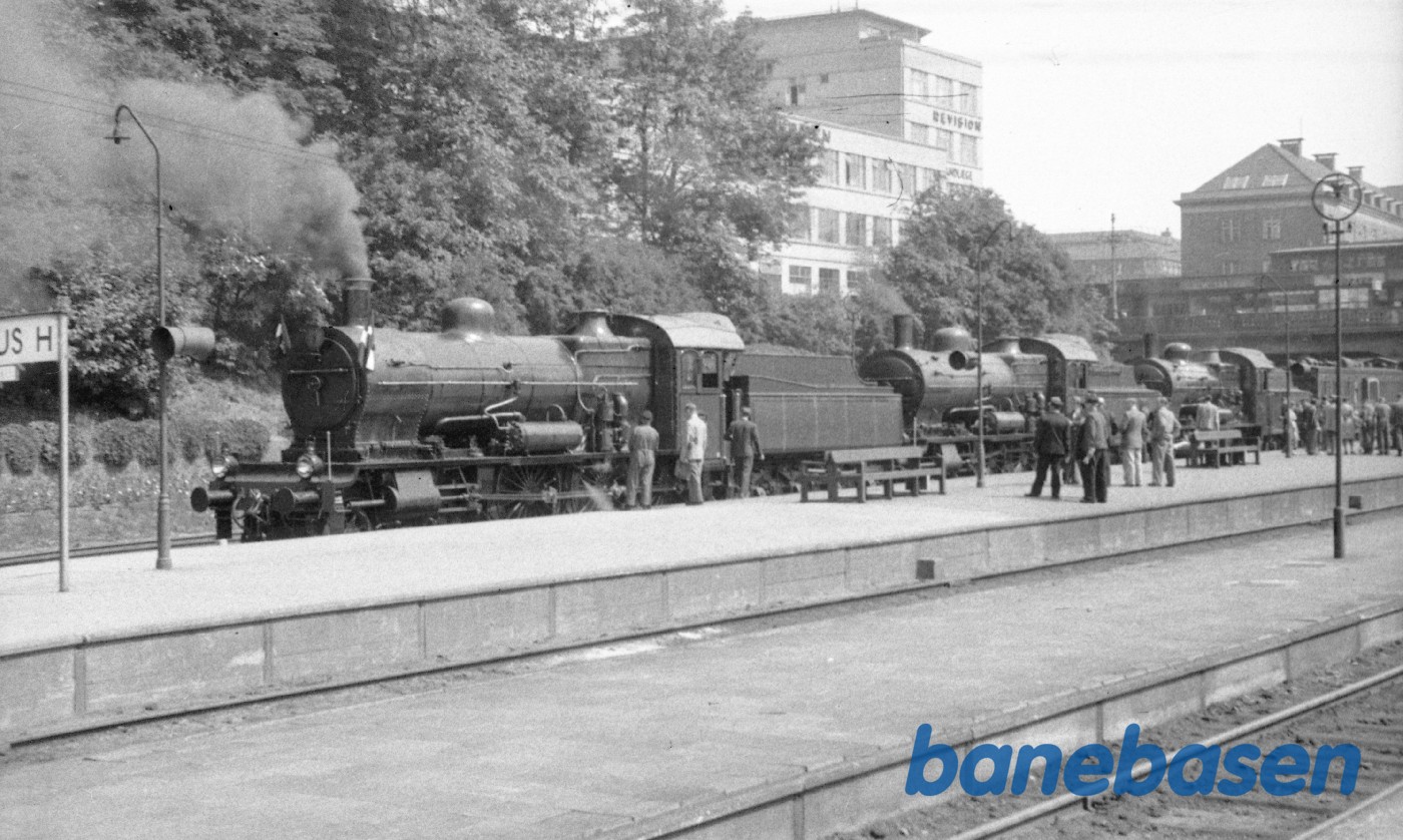 3 Hollandske damplokomotiver på vej hjem. Aarhus H 3 Hollandske damplokomotiver på vej hjem. Aarhus H