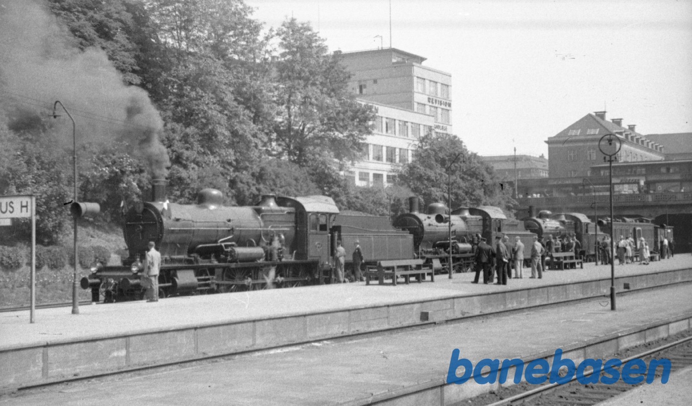 3 Hollandske damplokomotiver på vej hjem. Aarhus H 3 Hollandske damplokomotiver på vej hjem. Aarhus H