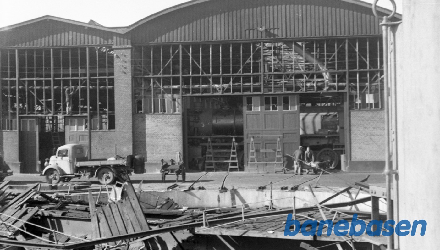 Sabotage af drejeskiven og bygningerne Sabotage af drejeskiven og bygningerne