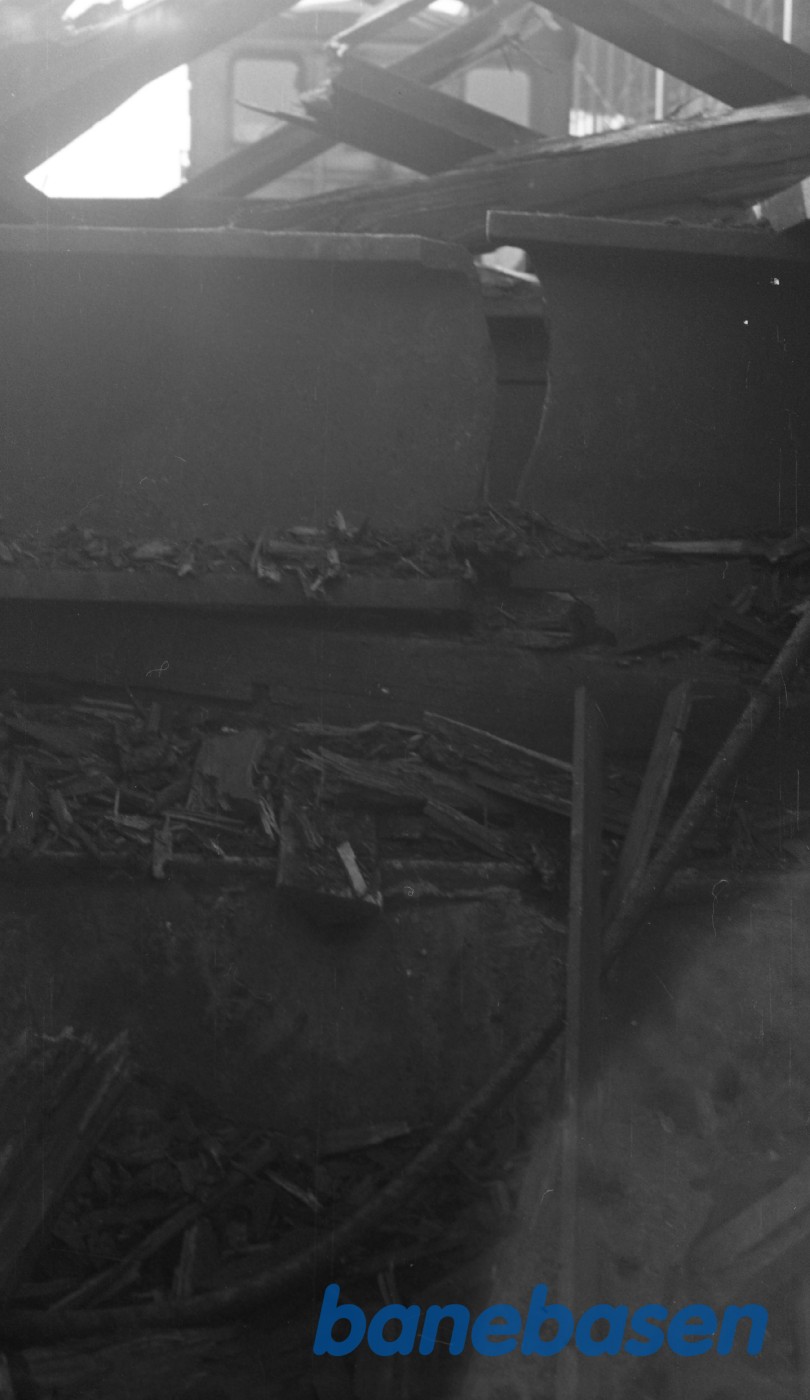 Sabotage af drejeskiven og bygningerne Sabotage af drejeskiven og bygningerne