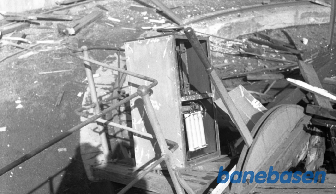 Sabotage af drejeskiven og bygningerne Sabotage af drejeskiven og bygningerne