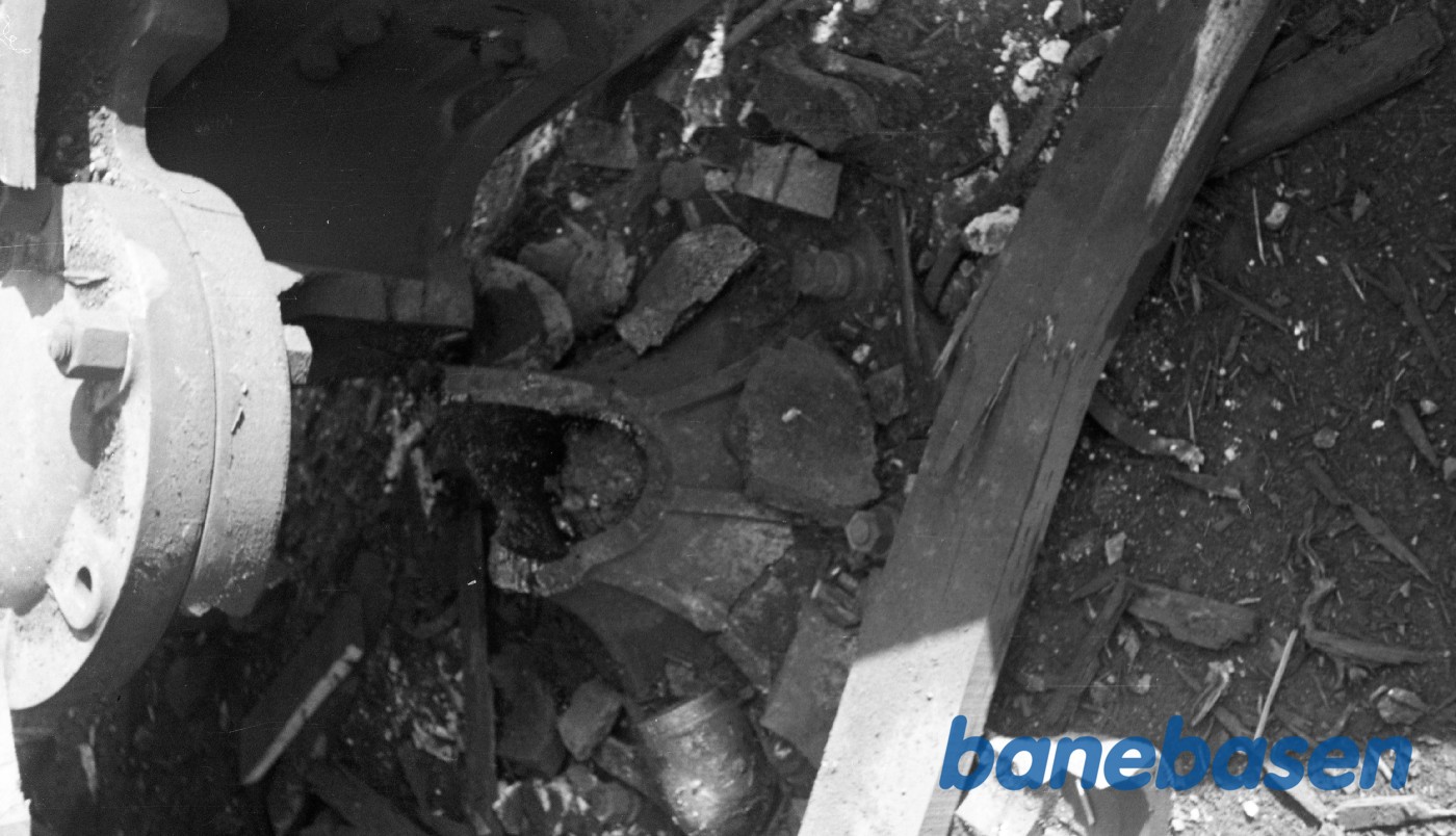 Sabotage af drejeskiven og bygningerne Sabotage af drejeskiven og bygningerne