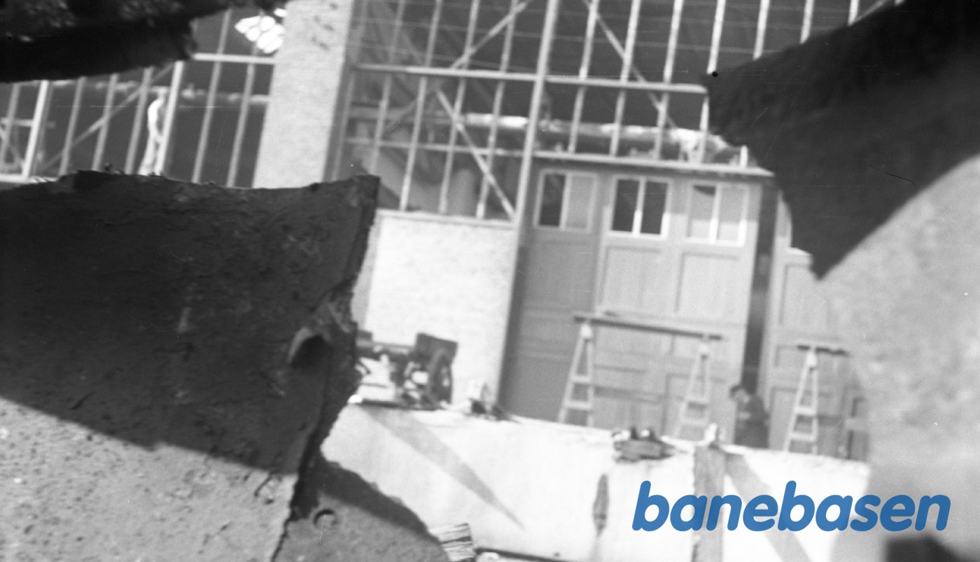 Sabotage af drejeskiven og bygningerne Sabotage af drejeskiven og bygningerne