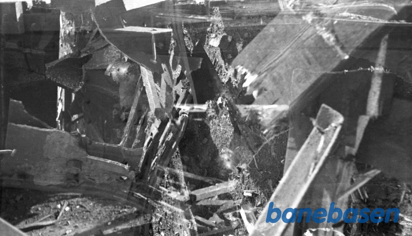 Sabotage af drejeskiven og bygningerne Sabotage af drejeskiven og bygningerne